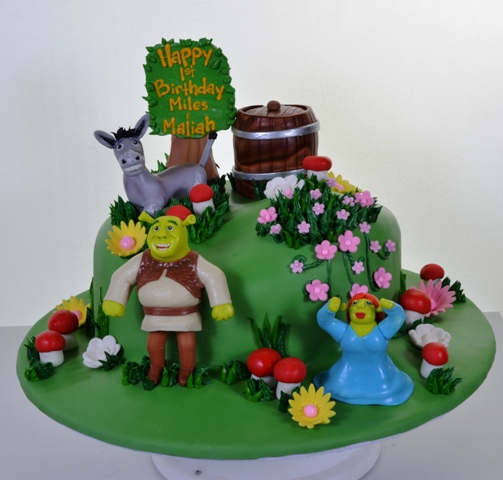 1622 – Shrek! – Wedding Cakes | Fresh Bakery | Pastry Palace Las Vegas