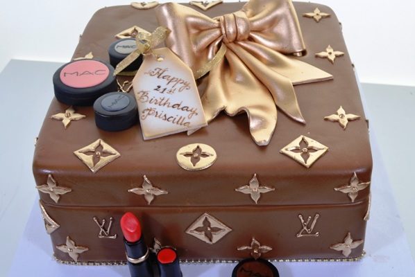 Louis Vuitton box  Louis vuitton cake, Birthday cakes for men