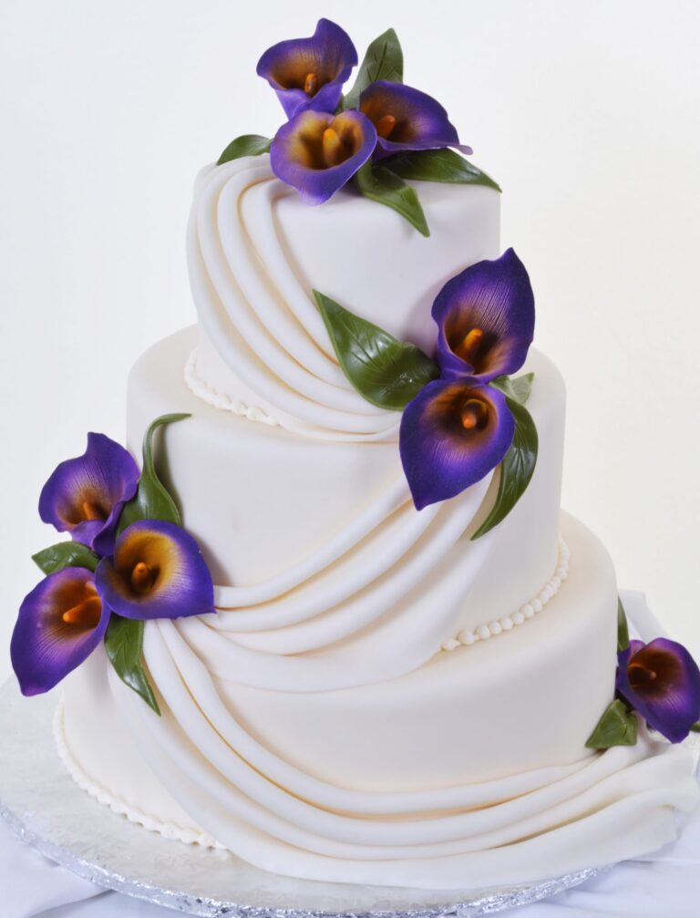 W586 – Drapes & Lilies