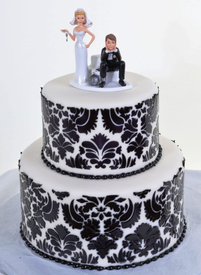 W594 – Damask on White
