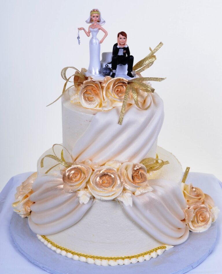W701 – Drapes & Roses