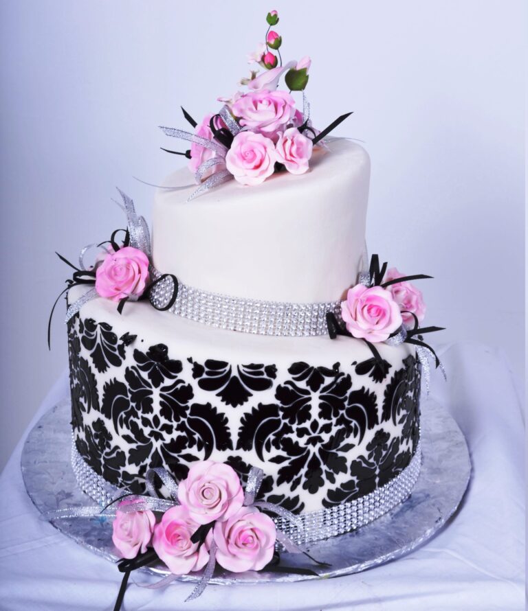 W718 – Damask & Diamonds